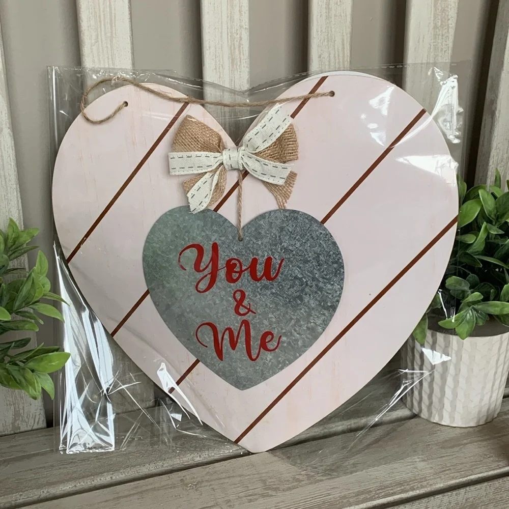 Valentine’s Day Wall or Door Hanging ❤️🆕❤️⭐️A 2 for $14 Item ⭐️